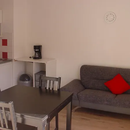 Apartment T2 Bis Les Bains , Calme , Face Au Parc Thermal *