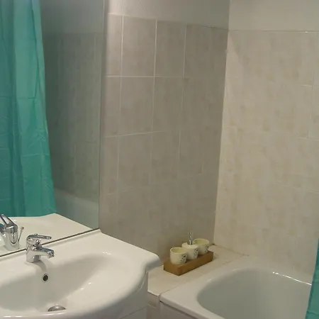 T2 Bis Les Bains , Calme , Face Au Parc Thermal Apartment *